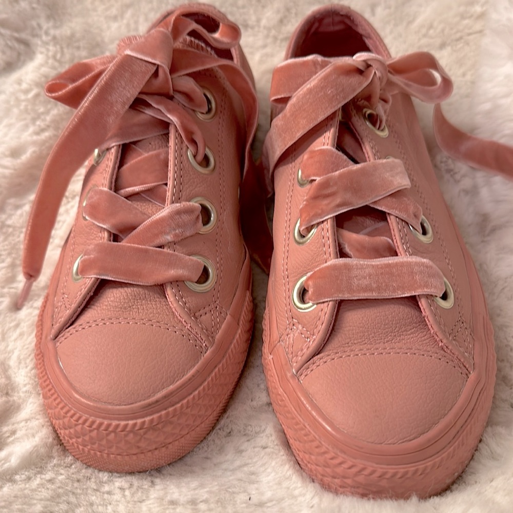 Converse All Stars- Pink leather 🌸 EUC